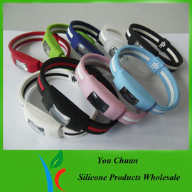 Silkscreen imprimé et montres de bracelet de silicium de couleur de pantone avec le logo imprimées