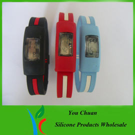 Silkscreen imprimé et montres de bracelet de silicium de couleur de pantone avec le logo imprimées