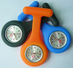 Montre 100% résistante de bracelet de silicone imprimée par Silkscreen de l'eau de Pantone de courroie de silicone