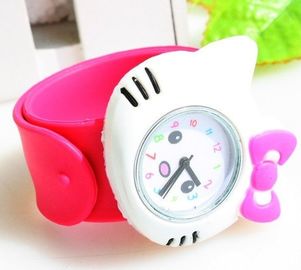 Madame en cristal Hello Kitty/claque de ceinture classique de silicone/montre élégante de bracelet silicone de cadeaux