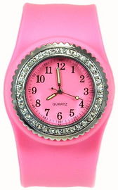 Claque de rupture de rose de dames de filles sur la montre de bracelet de silicone avec l'encadrement réglé de cristal