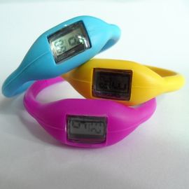 Montre-bracelet noire de sport de bande de montre de bracelet de silicone pour camper/augmentant