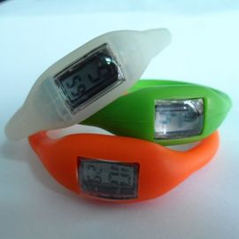 Montre-bracelet noire de sport de bande de montre de bracelet de silicone pour camper/augmentant