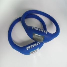 Montre blanche/bleue de bracelet de silicone, montre-bracelet de quartz de sports avec le bouton réglable de temps