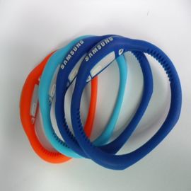 Montre blanche/bleue de bracelet de silicone, montre-bracelet de quartz de sports avec le bouton réglable de temps