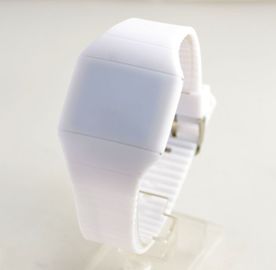 Silicone bleu/blanc de mode a mené la courroie 100% de silicone de montre pour des garçons et des filles