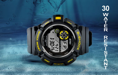 Montre de Digital multifonctionnelle d'écran noir d'affichage à cristaux liquides de garçon avec l'alarme quotidienne