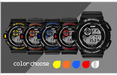Montre de Digital multifonctionnelle d'écran noir d'affichage à cristaux liquides de garçon avec l'alarme quotidienne