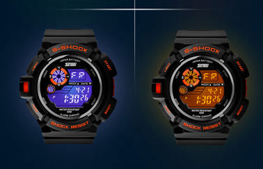 Montre de Digital multifonctionnelle d'écran noir d'affichage à cristaux liquides de garçon avec l'alarme quotidienne