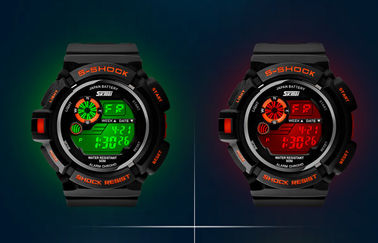 Montre de Digital multifonctionnelle d'écran noir d'affichage à cristaux liquides de garçon avec l'alarme quotidienne