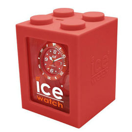 La montre faite sur commande colorée de bracelet de silicone le bracelet a gravé/montre en refief de silicone