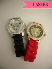 Montre en cristal de bracelet de silicone de léopard rouge/noir non-corrosif