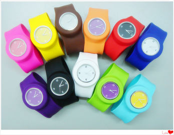 Montre à la mode de sport de silicone de montre de Pat Pat de la vente 2014 chaude