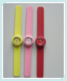 Montre de vente chaude de Pat Pat d'enfants de silicone