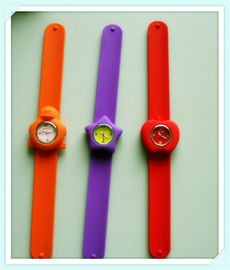 Montre de vente chaude de Pat Pat d'enfants de silicone