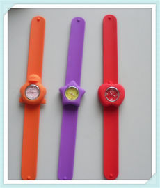 Montre de vente chaude de Pat Pat d'enfants de silicone