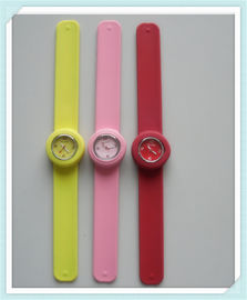 Montre de vente chaude de Pat Pat d'enfants de silicone