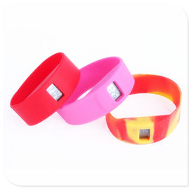 Montre électronique de bracelet de Digital de silicone de style de mode