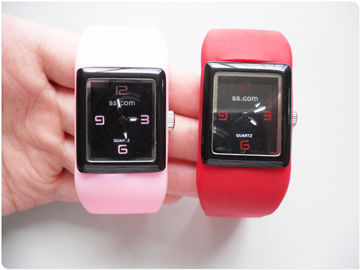 Montre fraîche de bracelet de quartz de silicone de couleur de fruit