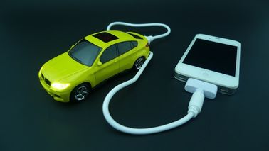 Banque 4400mah de puissance de Li-ion de secours de note de galaxie de Samsung avec la forme de voiture
