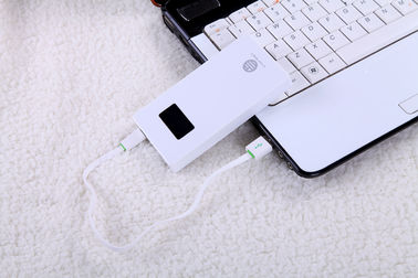 la banque portative de la puissance 5000mAh pour des périphériques mobiles avec l'affichage 5V 2.1A d'affichage à cristaux liquides a produit le C.C