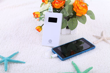 la banque portative de la puissance 5000mAh pour des périphériques mobiles avec l'affichage 5V 2.1A d'affichage à cristaux liquides a produit le C.C