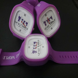 La coutume à la mode a imprimé des montres-bracelet de gelée avec la courroie/visage interchangeables