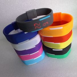 Montre-bracelet unisexe imperméable de bracelet de silicone de sport, montre menée d'écran tactile de Digital