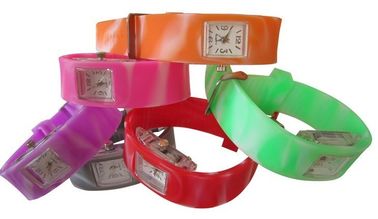 Mouvement flexible de montre-bracelet élégante occasionnelle de LED Digital pour des garçons/filles
