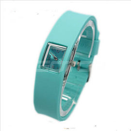 Montre-bracelet verte faite sur commande Digital de mode de la bande LED de silicone avec la batterie variable