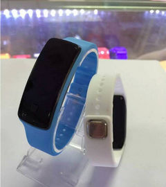 Montre-bracelet du boîtier en plastique LED Digital avec le bracelet de sport de boucle d'aimant