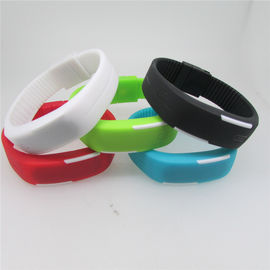 L'écran tactile des hommes de silicone de mode a mené la montre-bracelet de sports de Digital