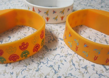 Soie jaune imprimé 2,25 cm largeur montres bracelet de Silicone sport pour des cadeaux publicitaires