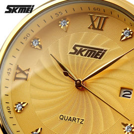 Logo fait sur commande de cadran d'hommes en métal de montre d'or de courroie avec l'affichage de calendrier