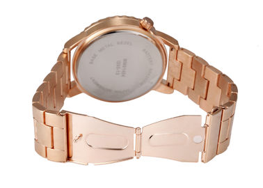 Les montres d'or de courroie en métal d'alliage de quartz de Digital avec l'alarme quotidienne/sonnent d'heure en heure