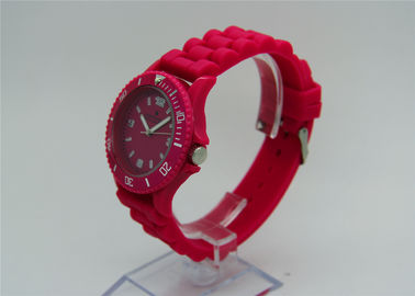 Montres de plastique de temps de GLACE de courroie de silicone, montre analogue imperméable de quartz de 30 M
