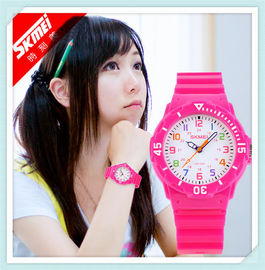 Montre en plastique de quartz de résistant à l'eau d'atmosphère avec le mouvement/batterie du Japon