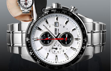 Montre de quartz avec le chronographe