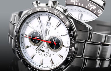 Montre de quartz avec le chronographe