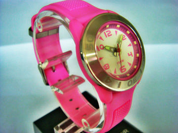 Montres de résistant à l'eau de la montre analogue de femmes de quartz d'acier inoxydable/100M