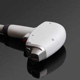 L'épilation sûre de laser de chargement initial usine la machine d'épilation de laser de la diode 2000W