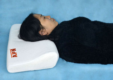 Oreiller onduleux blanc adapté aux besoins du client de logo pour les personnes sans sommeil/spondylose cervicale