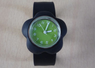 Noir fleur affaire Dial Fashion Quartz vert Silicone Slap bracelet montres 1 ATM