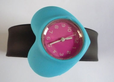 Bleu coeur affaire noir bande Slap Silicone bracelet montres à mouvement à Quartz précis