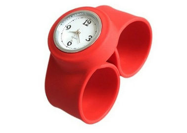 Mode rouge Bracelet blanc cadran Silicone Slap bracelet montre pour affaires Promotion cadeau