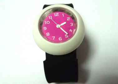 1ATM résistant à l'eau colorée Watch cadran Slap Silicone bracelet montres avec Log pelliculés