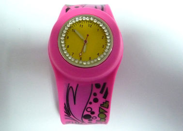 Les montres bracelet OEM quatre impression couleur Rhinestone Slap Silicone pour les jeunes