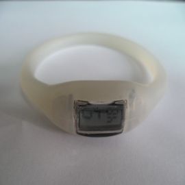 Montre faite sur commande de sports de silicone de cadeau de Noël avec le podomètre