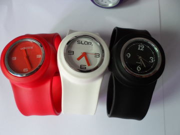 Lumière flexible de belle de silicone montre de bande pour la femelle/mâle