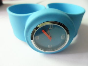 Poids léger élastique bleu de montre de bracelet de silicone avec des puces de Digital